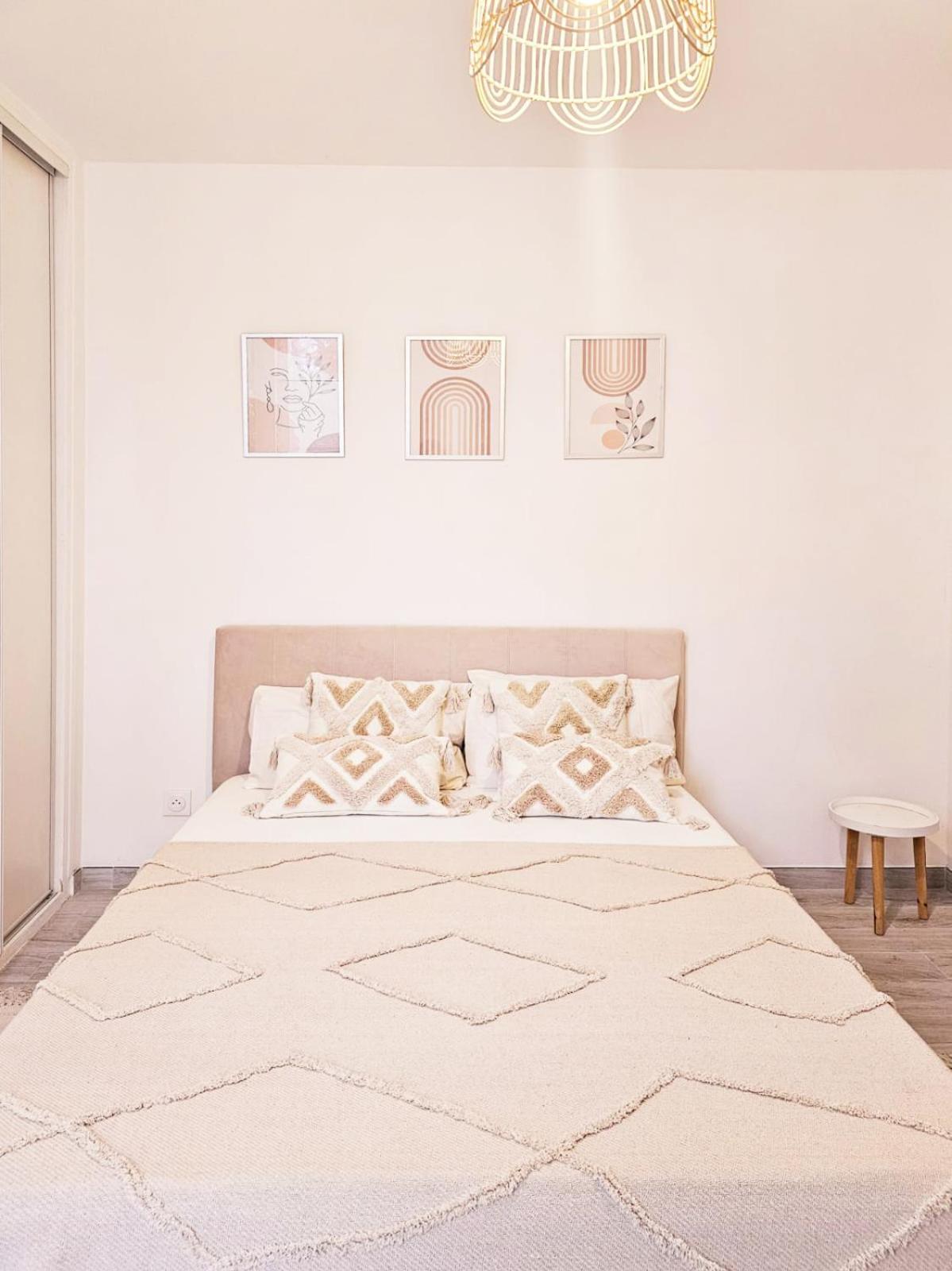 Appartement Bed & Breakfast - Entre Paris & Disneyland à Roissy-en-Brie Extérieur photo
