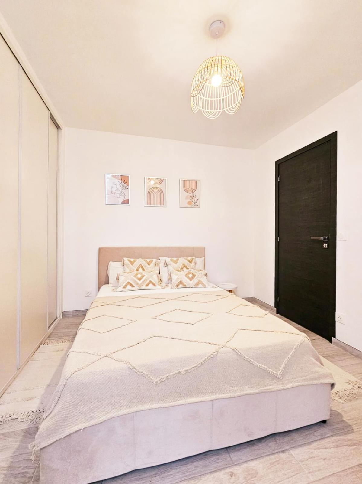 Appartement Bed & Breakfast - Entre Paris & Disneyland à Roissy-en-Brie Extérieur photo
